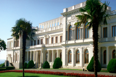 Уникальный памятник архитектуры и истории – Ливадийский дворец в Крыму
